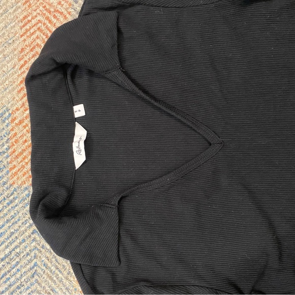 Reitmans Long-Sleeve V-Neck Sculpting Tee - Picture 2 of 4